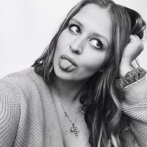 Meet your Posher, Caitlin